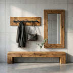 Drewniany wieszak scienny w industrialnym przedpokoju w stylu loft
